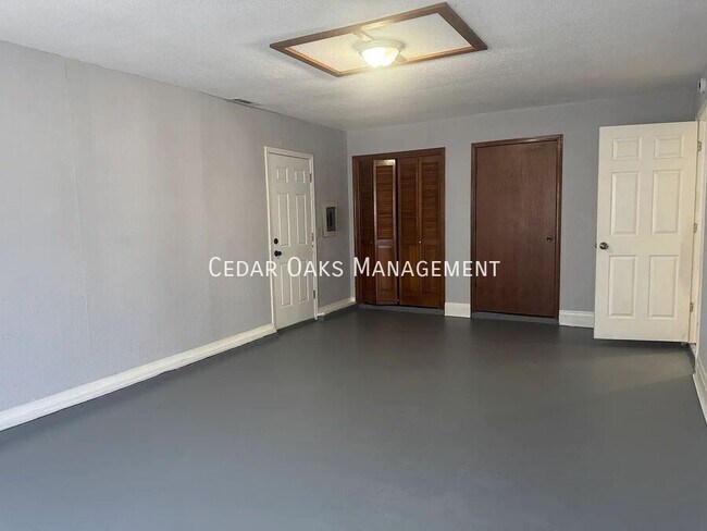 Building Photo - 1230 S Sherman Ave