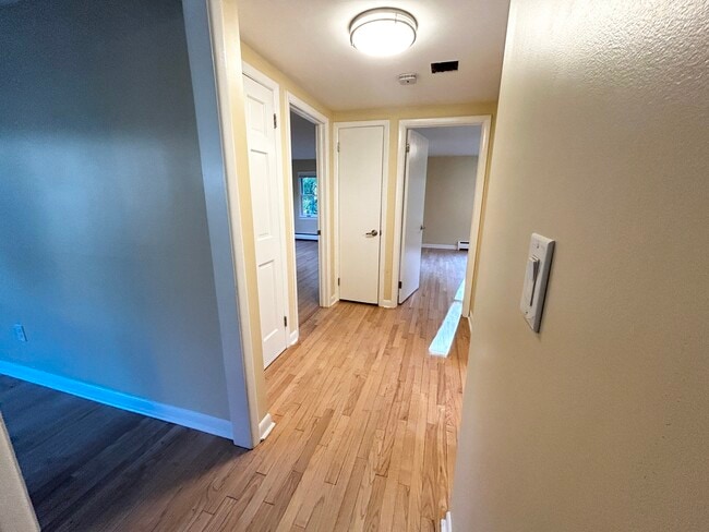 Building Photo - 12 Fieldstone Dr