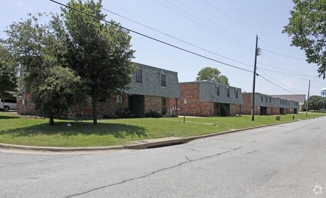 Building Photo - 3920-4008 Scruggs Dr