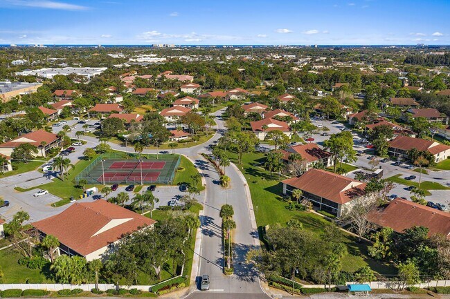 Building Photo - 6540 Chasewood Dr