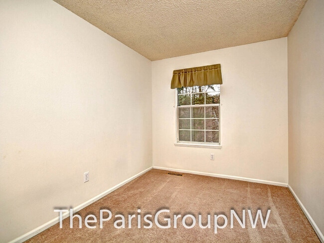 Building Photo - Beautiful 1622sf Kirkland Townhome