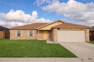 Building Photo - 4607 Lloyd Dr