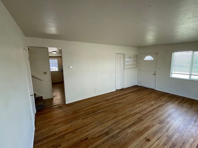 Building Photo - Beautiful 4-Bedroom Home in Desirable Holladay Neighborhood