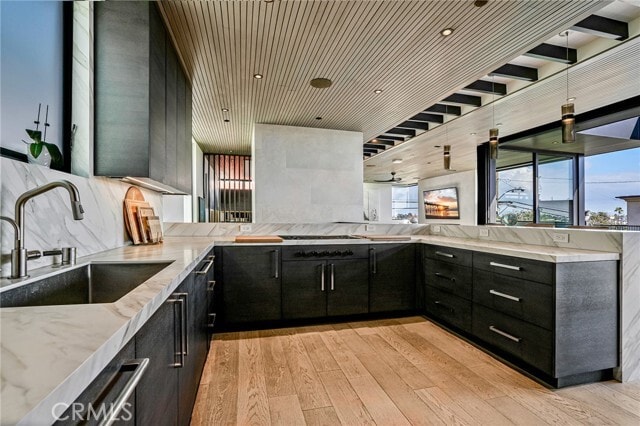 Building Photo - 405 26th St