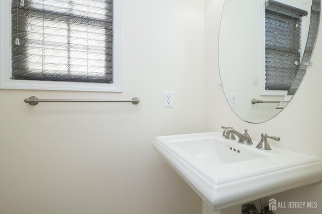 Building Photo - 4 Timber Grove Ct