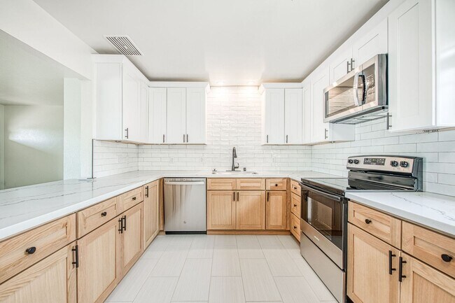 Building Photo - Adorable 3 BR 1 BA Home In A Well Desired Clovis Neighborhood - **SPECIAL-HALF OFF SECOND MONTH R...