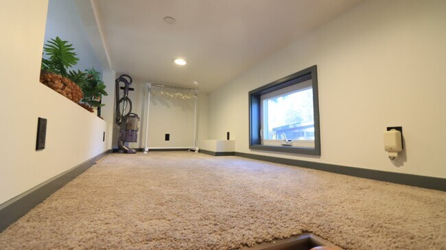 Building Photo - ! Bed 1 Bath Tiny Home
