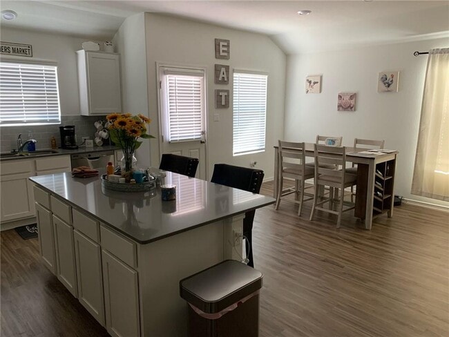 Building Photo - 514 Colthorpe Ln