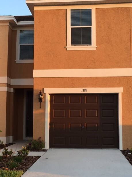 Building Photo - 1438 Chelsea Dr