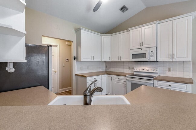 Building Photo - 4030 Broken Arrow Ct