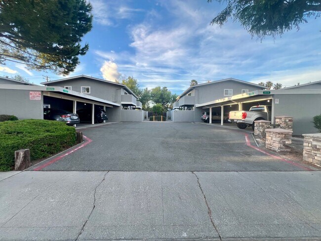 Building Photo - Modern Renovated 2-Bedroom in Santa Clara | Prime Location Near Apple, Nvidia & Major Highways