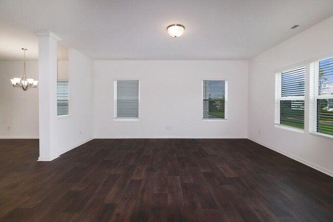 Building Photo - Spacious 4 bedroom in Belmont's Villages a...