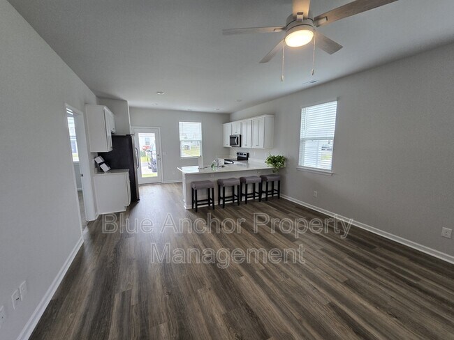 Building Photo - 77 Bonaparte St