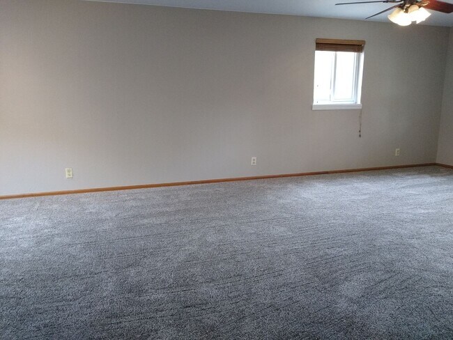 Building Photo - Stunning 4 bedroom 2 bath Virginia Village...