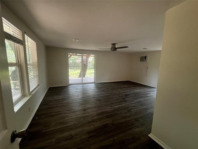 Building Photo - 5101 Meadow Creek Cove