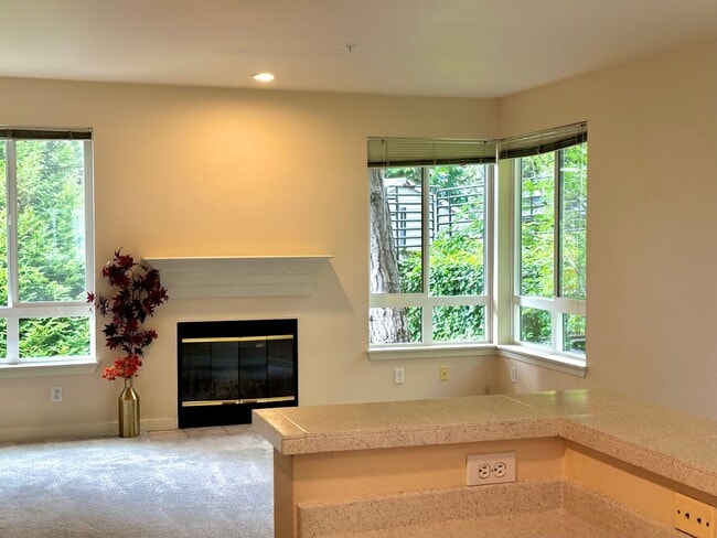 Building Photo - Beautiful 2BR|2BA with Washer and Dryer, T...