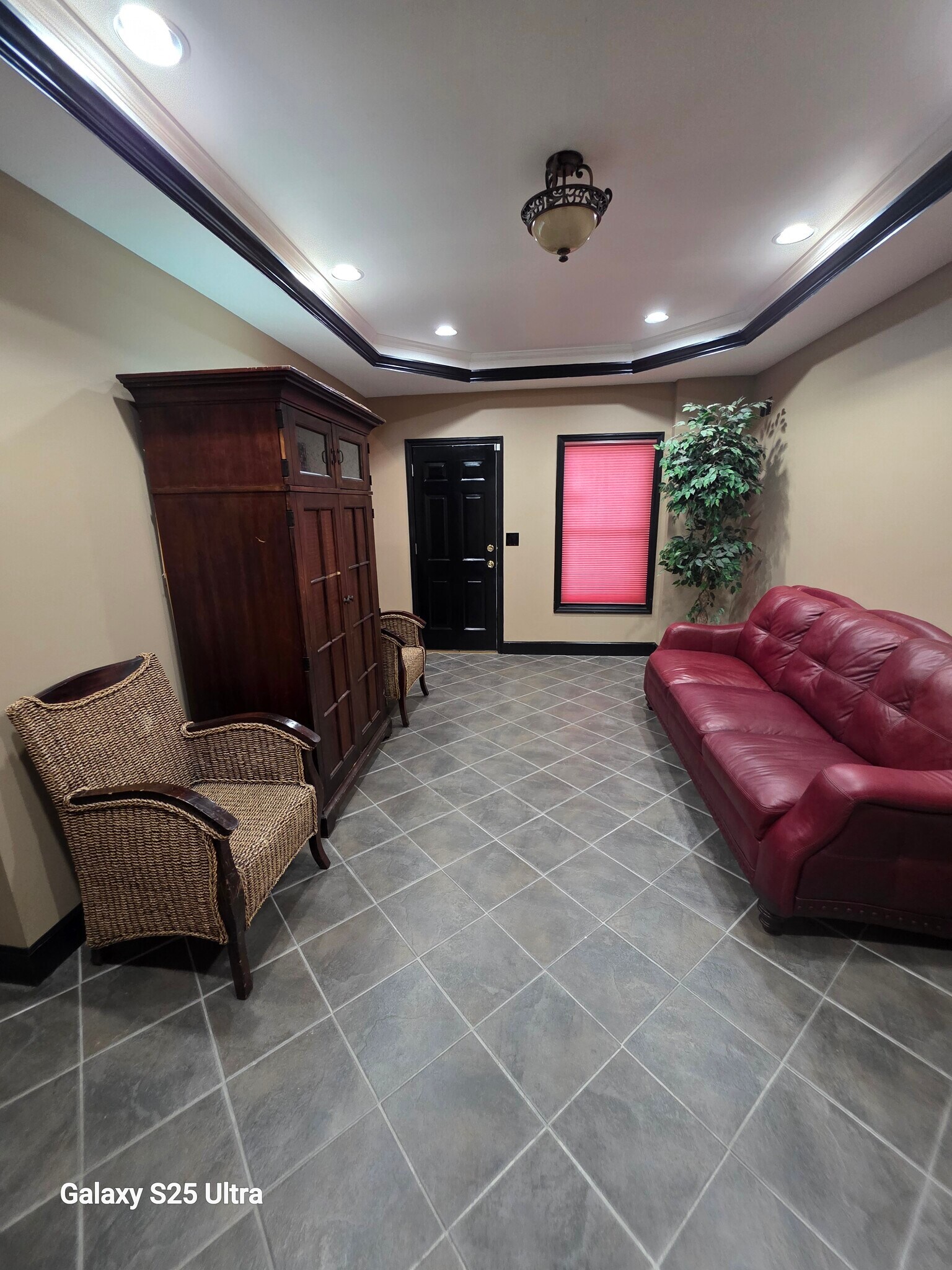 Entrance room - 1410 Lamont Cir