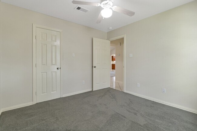 Building Photo - 17131 Quail Park Dr