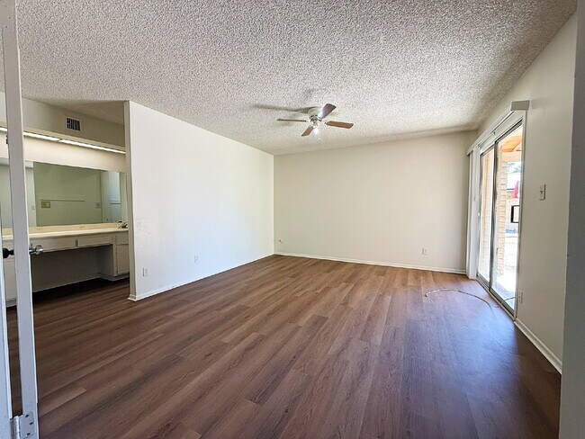 Building Photo - Spacious North Phoenix Home on Large Lot – Move-In Ready!