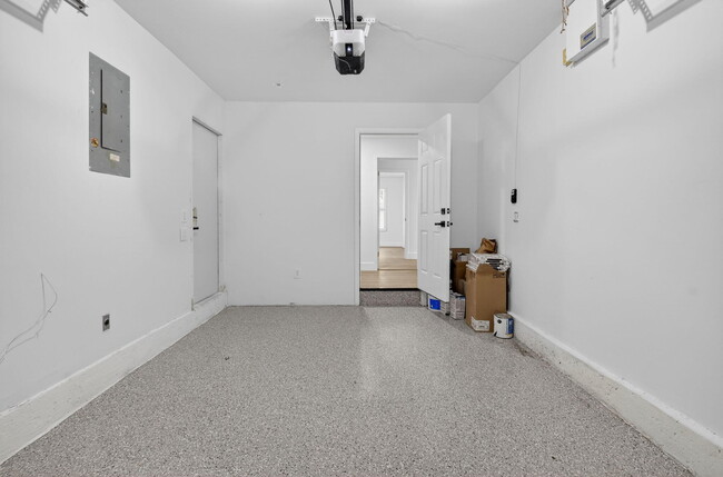 Building Photo - 5047 Brian Blvd