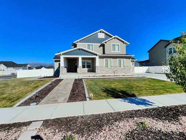 Primary Photo - Spacious 6 Bed, 3.5 Bath Home in Clinton, UT