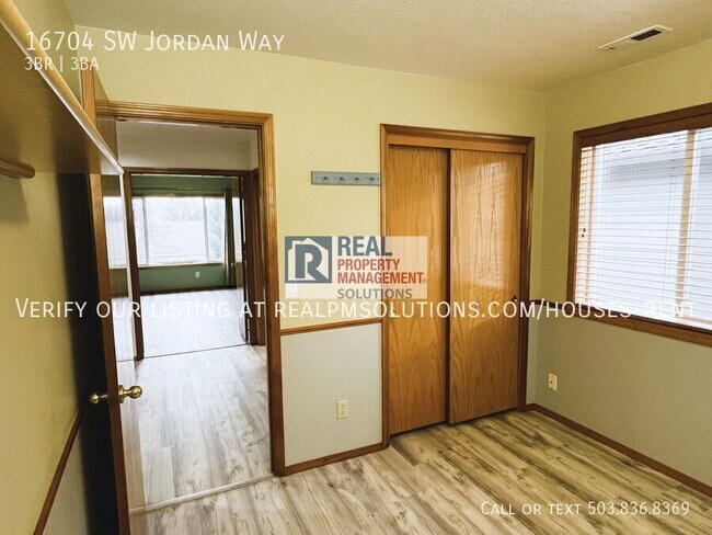 Building Photo - 16704 SW Jordan Way