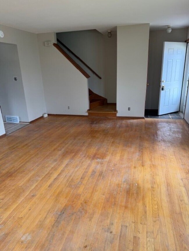 Building Photo - 7111 W Brentwood Ave