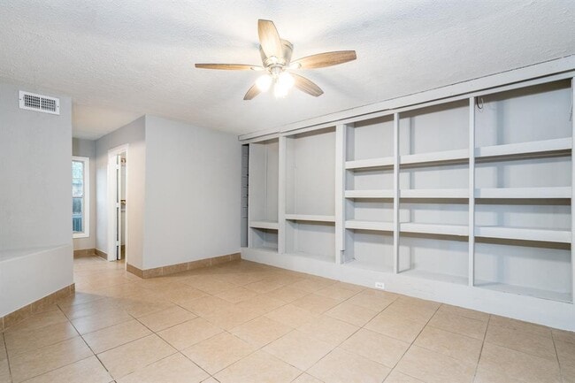 Building Photo - 200 Fannin St