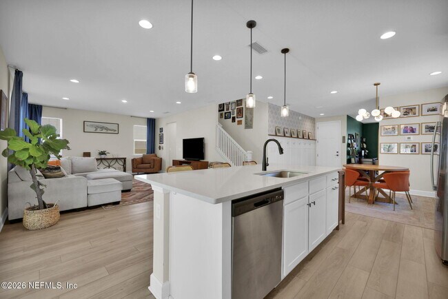 Building Photo - 409 Honeycomb Trl