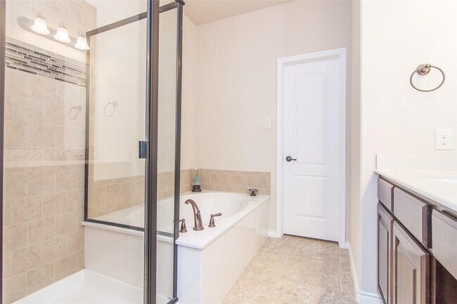 Building Photo - 4105 Comanche Dr