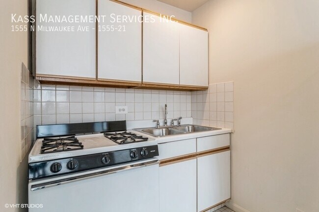 Building Photo - Charming Six Corners Wicker Park Studio,He...