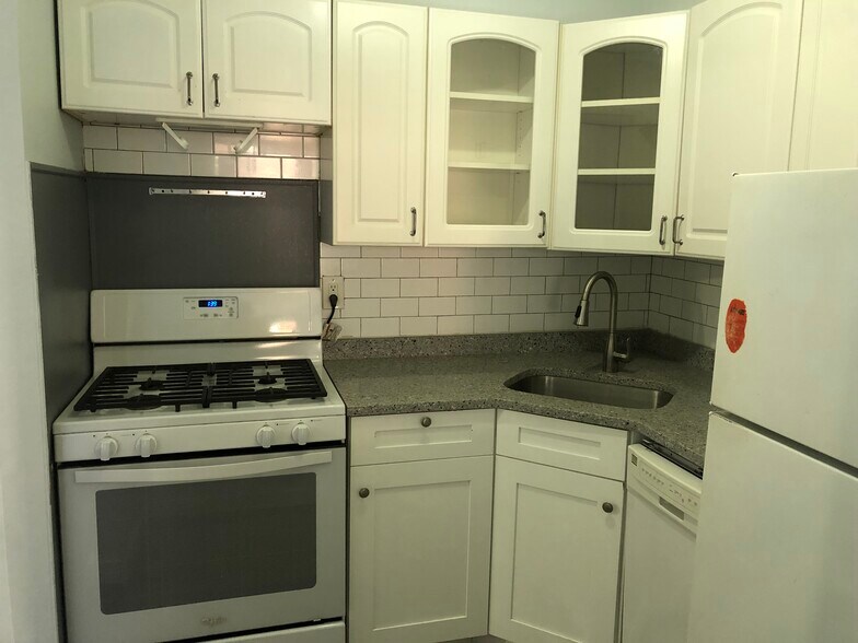 Building Photo - 26 Circuit Rd