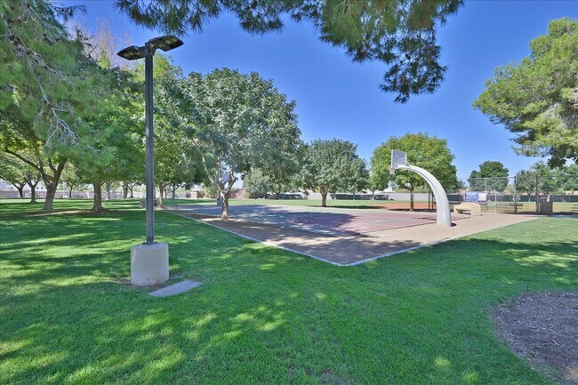 Building Photo - 313 Montcliff Ave