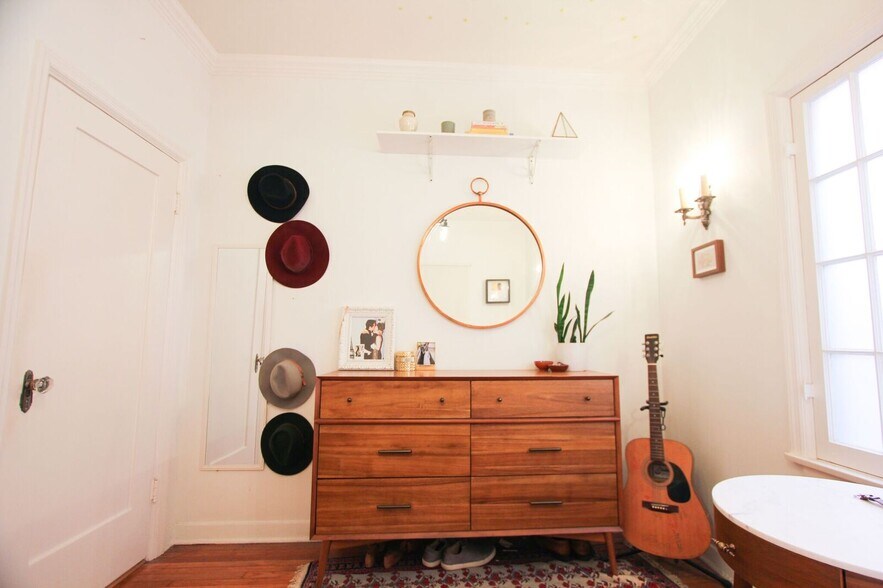 Building Photo - 3360 Descanso Dr