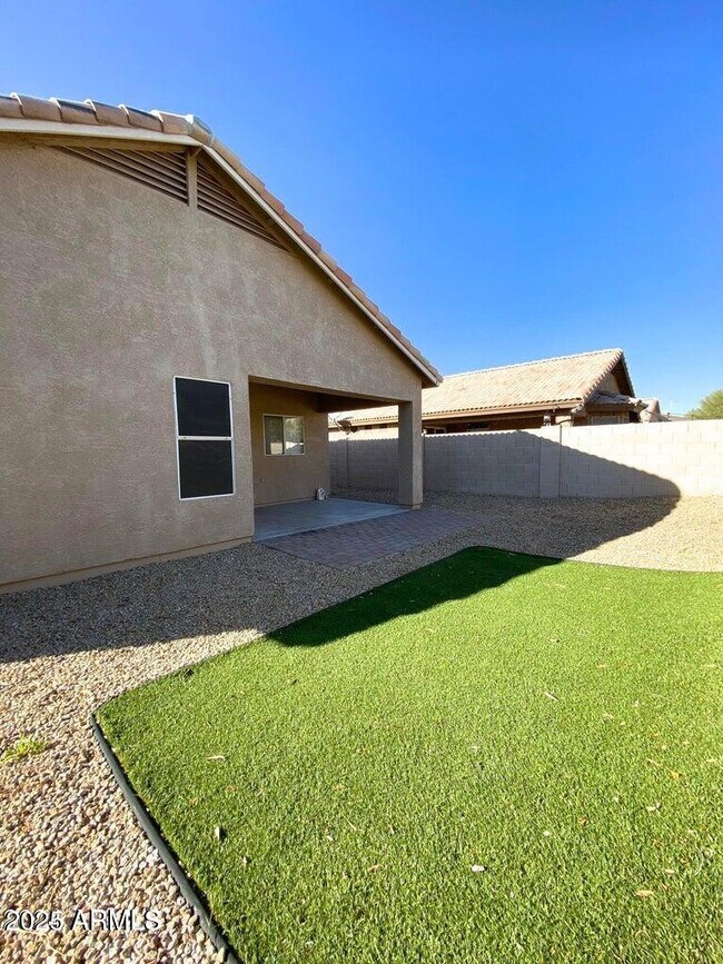 Building Photo - 2643 S 156th Ave