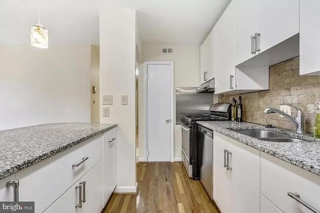 Building Photo - 12405 Braxfield Ct