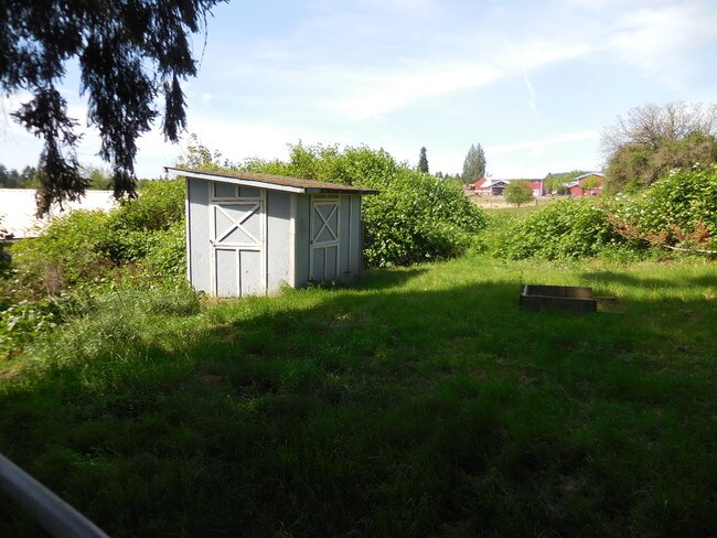 Building Photo - 16093 SW Roy Rogers Rd