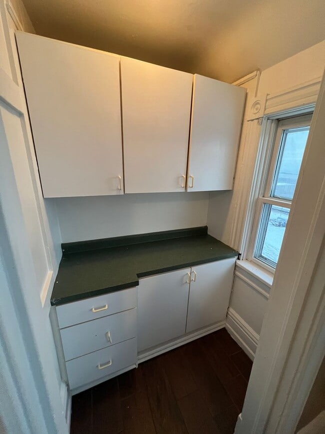 Building Photo - 419 N 1st Ave W