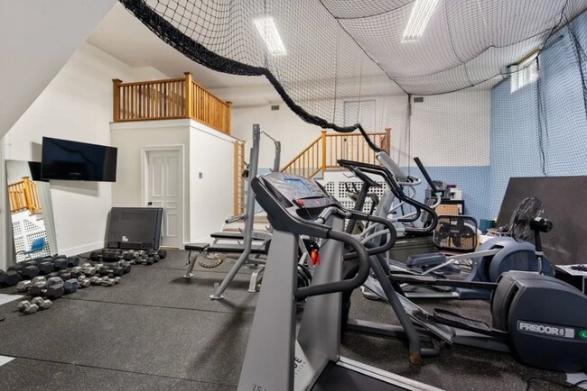 Building Photo - 66 Forest Ave