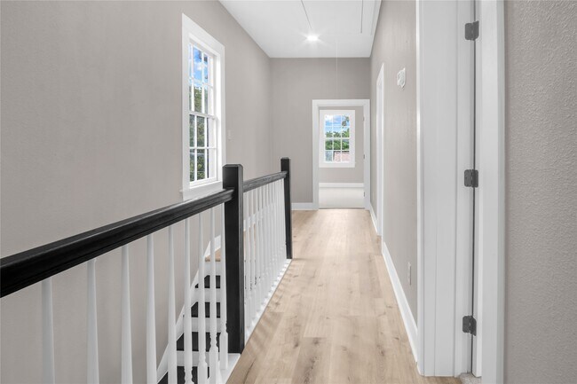 Building Photo - 614 11th St