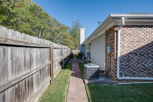 Building Photo - 510 Bridal Way Ct
