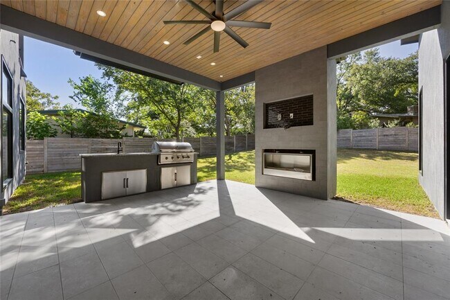 Building Photo - 2905 Westhill Dr