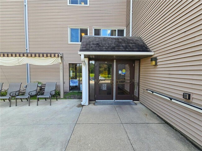 Building Photo - 409 S Hudson Ave