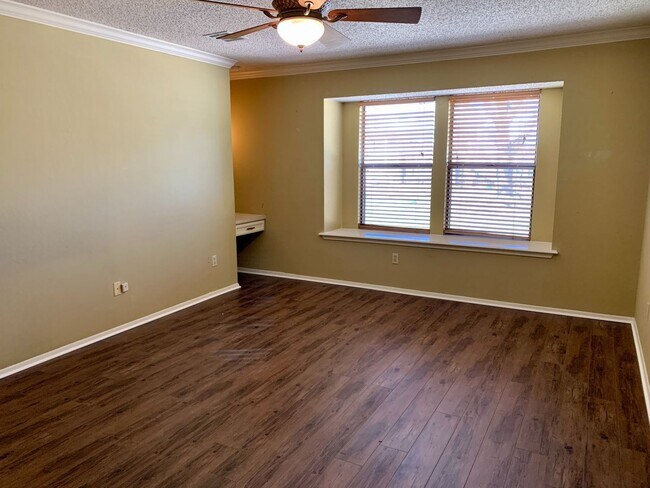 Building Photo - Modern Comfort Meets Classic Charm in This...