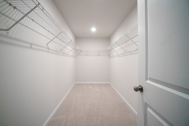 Building Photo - This Beautiful 4 Bedrooms, 2.5 Bathrooms i...