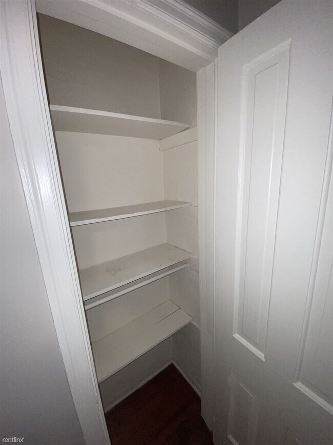 Building Photo - 2 br, 1 bath Duplex - 1125 East 55th Street