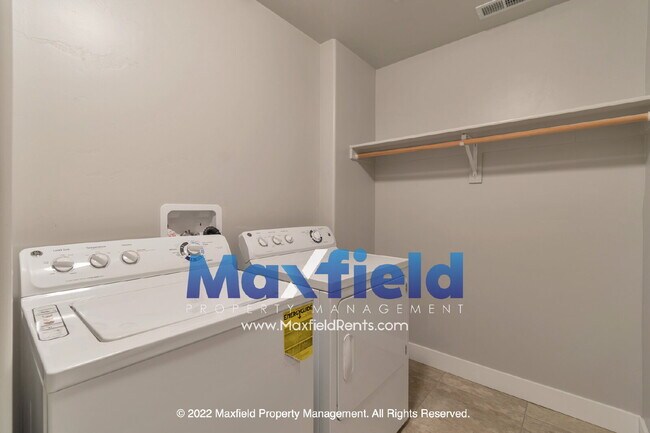 Building Photo - LEASE SPECIAL - 3BD, 2.5 BA, 2GA Draper townhome with super fast fiber internet