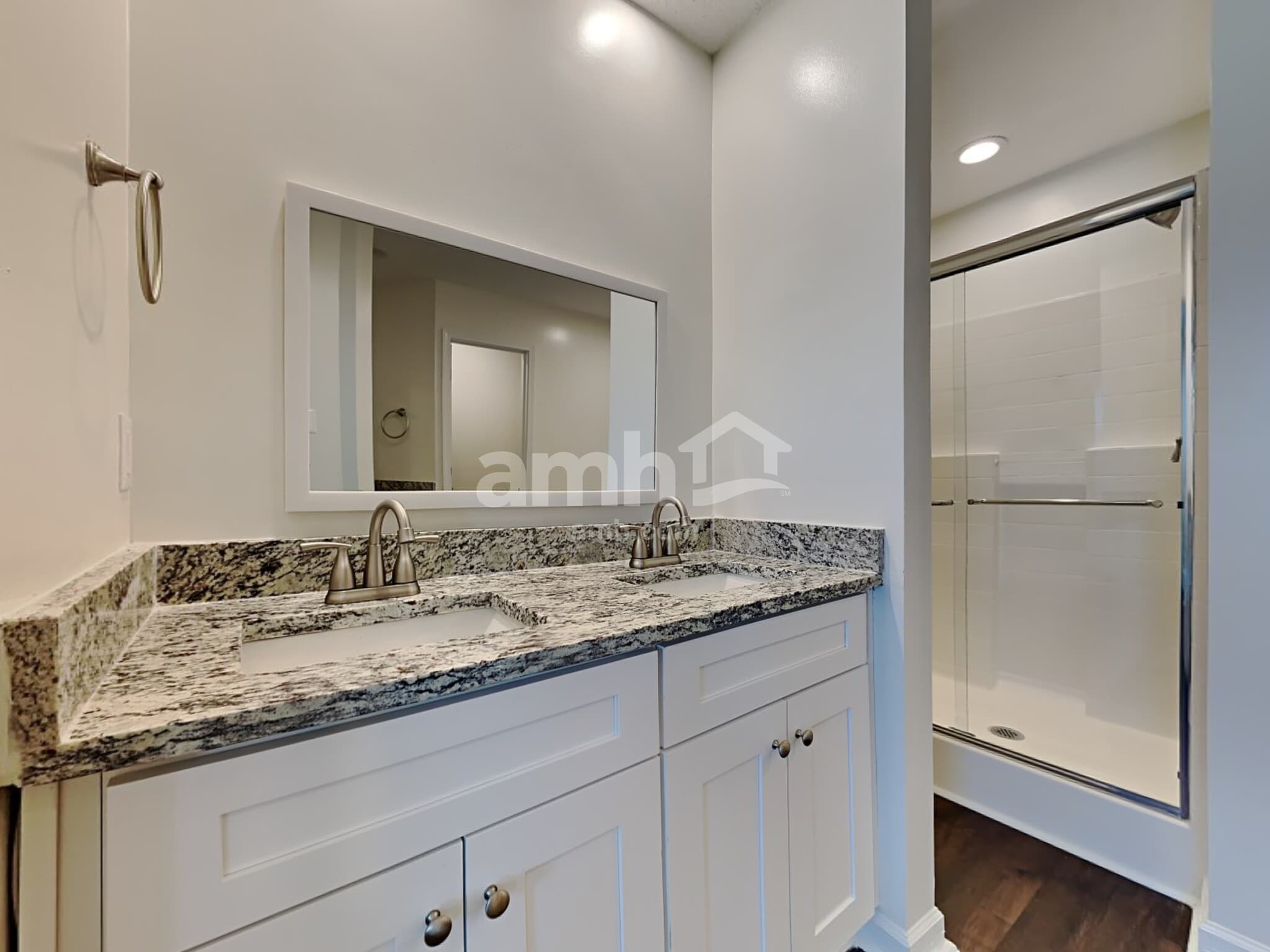 Building Photo - 105 Redrock Ct