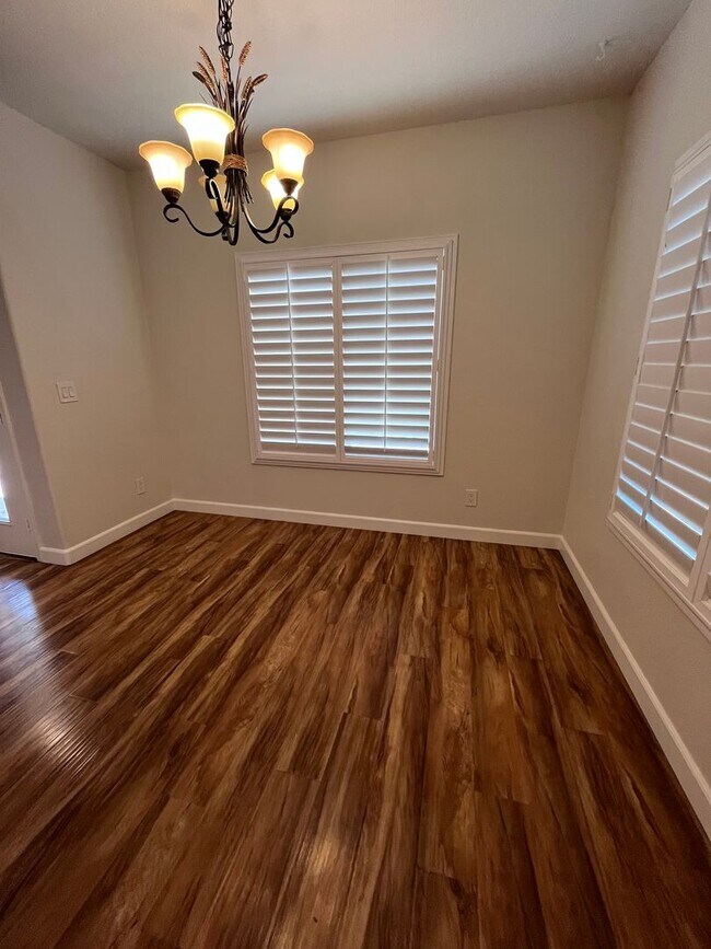 Building Photo - NICE HOME IN ORANGEVALE!!