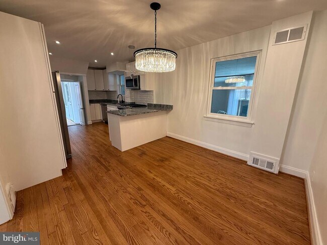 Building Photo - 3405 Carpenter St SE